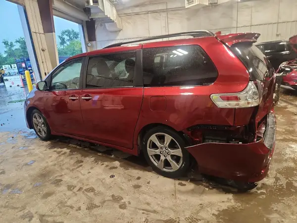5TDXZ3DC3JS934095 2018 TOYOTA SIENNA - Image 2