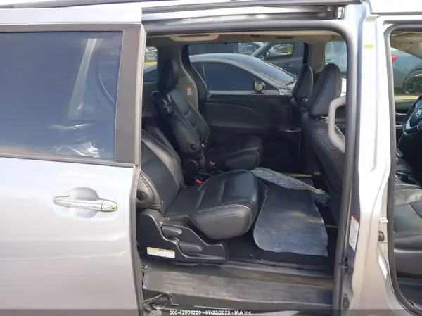 5TDXZ3DC3JS938129 2018 TOYOTA SIENNA - Image 8