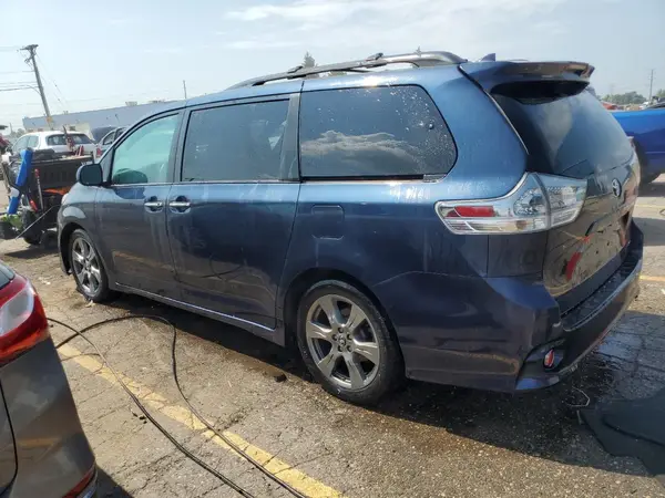 5TDXZ3DC3JS942603 2018 TOYOTA SIENNA - Image 2