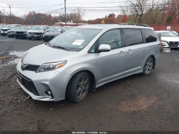5TDXZ3DC3KS004859 2019 TOYOTA SIENNA - Image 2