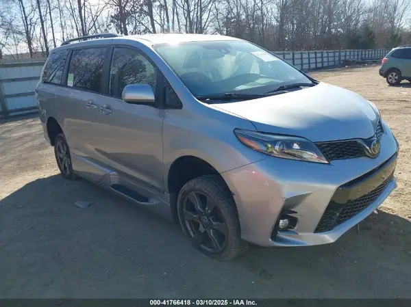 5TDXZ3DC3KS011438 2019 TOYOTA SIENNA - Image 1
