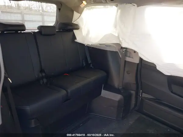5TDXZ3DC3KS011438 2019 TOYOTA SIENNA - Image 8