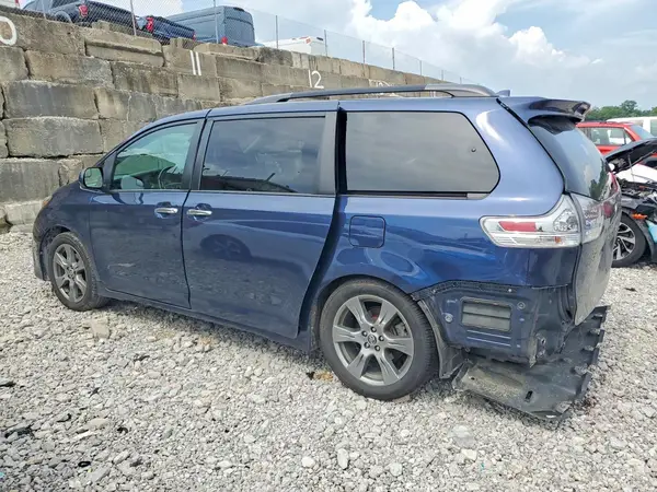 5TDXZ3DC3KS979006 2019 TOYOTA SIENNA - Image 2