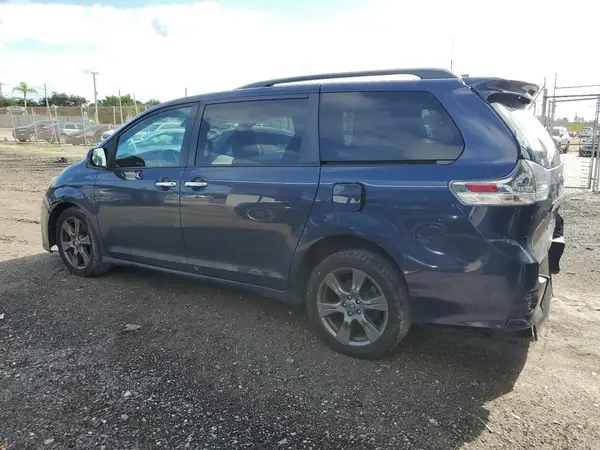 5TDXZ3DC3KS991169 2019 TOYOTA SIENNA - Image 2