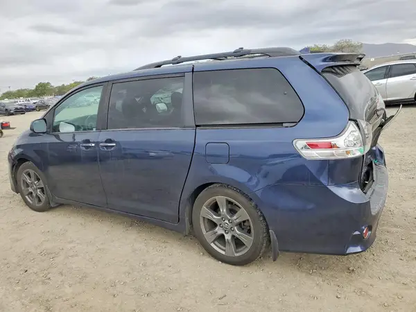 5TDXZ3DC3KS993682 2019 TOYOTA SIENNA - Image 2