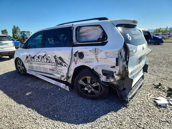 5TDXZ3DC3KS996131 2019 TOYOTA SIENNA - Image 2
