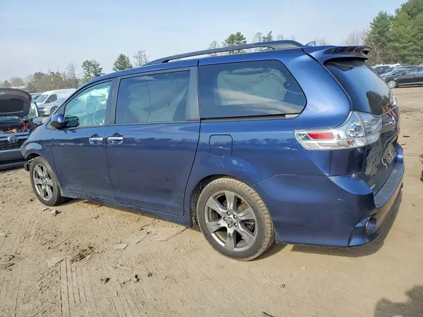 5TDXZ3DC3KS996775 2019 TOYOTA SIENNA - Image 2