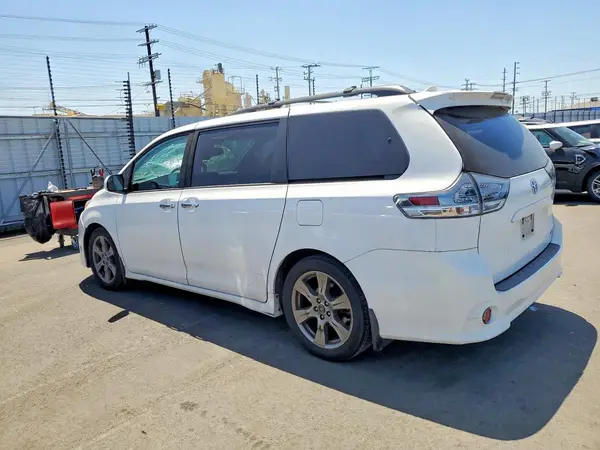 5TDXZ3DC3LS044487 2020 TOYOTA SIENNA - Image 2