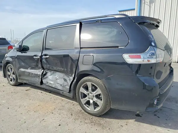 5TDXZ3DC3LS083998 2020 TOYOTA SIENNA - Image 2