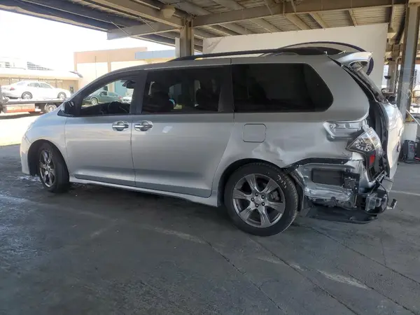 5TDXZ3DC3LS087193 2020 TOYOTA SIENNA - Image 2