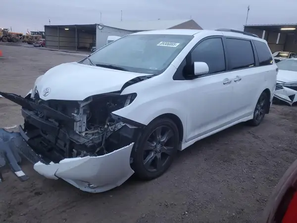 5TDXZ3DC4HS769359 2017 TOYOTA SIENNA - Image 1
