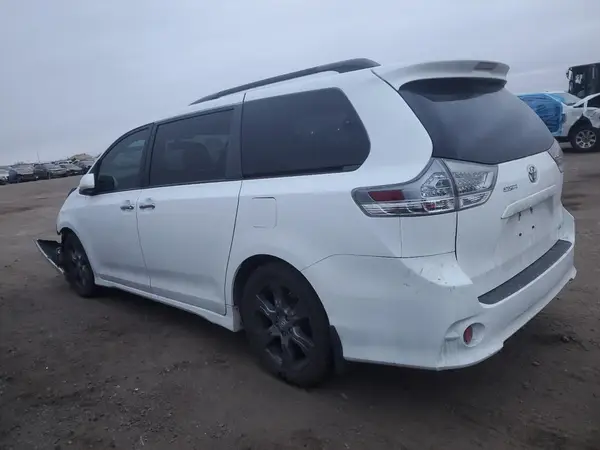 5TDXZ3DC4HS769359 2017 TOYOTA SIENNA - Image 2