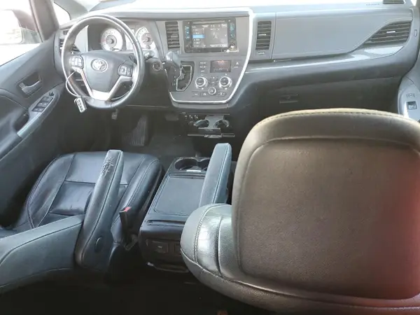 5TDXZ3DC4HS771760 2017 TOYOTA SIENNA - Image 8
