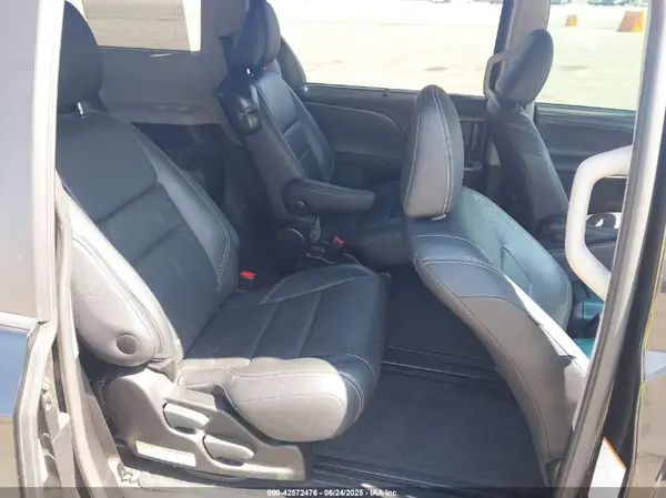 5TDXZ3DC4HS783181 2017 TOYOTA SIENNA - Image 8