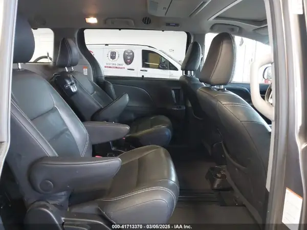 5TDXZ3DC4HS783830 2017 TOYOTA SIENNA - Image 8