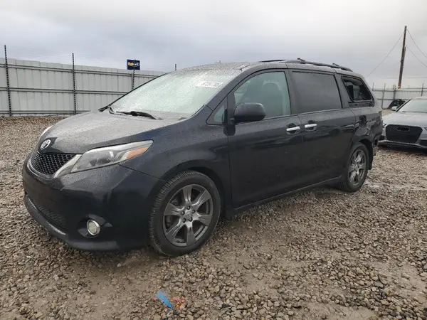 5TDXZ3DC4HS796075 2017 TOYOTA SIENNA - Image 1