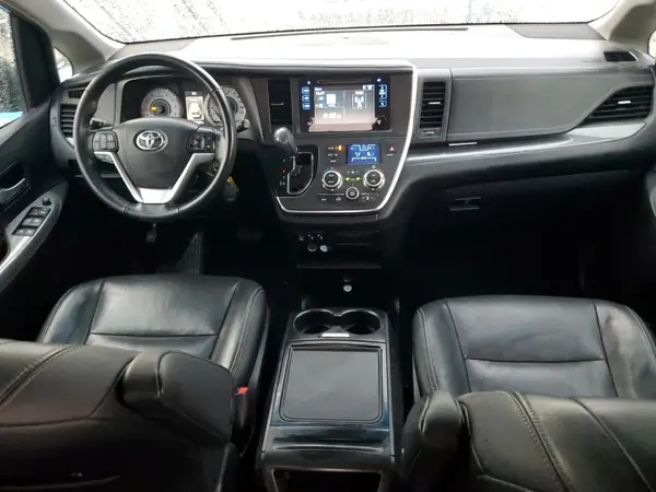 5TDXZ3DC4HS796075 2017 TOYOTA SIENNA - Image 8