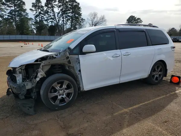 5TDXZ3DC4HS801078 2017 TOYOTA SIENNA - Image 1