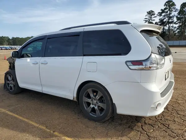 5TDXZ3DC4HS801078 2017 TOYOTA SIENNA - Image 2