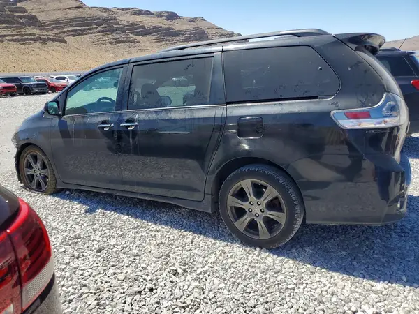 5TDXZ3DC4HS822870 2017 TOYOTA SIENNA - Image 2