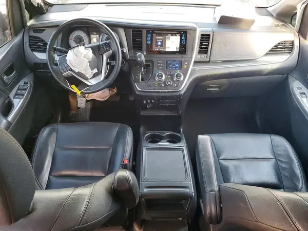 5TDXZ3DC4HS829267 2017 TOYOTA SIENNA - Image 8