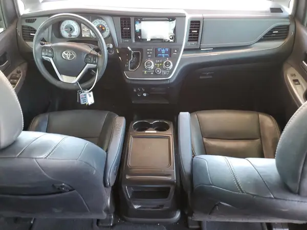 5TDXZ3DC4HS830936 2017 TOYOTA SIENNA - Image 8