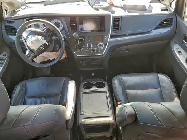 5TDXZ3DC4HS838602 2017 TOYOTA SIENNA - Image 8