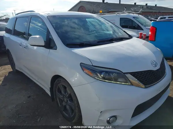 5TDXZ3DC4HS863385 2017 TOYOTA SIENNA - Image 1