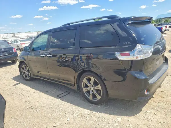5TDXZ3DC4HS867811 2017 TOYOTA SIENNA - Image 2