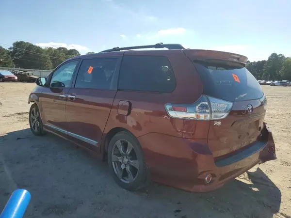 5TDXZ3DC4HS875844 2017 TOYOTA SIENNA - Image 2