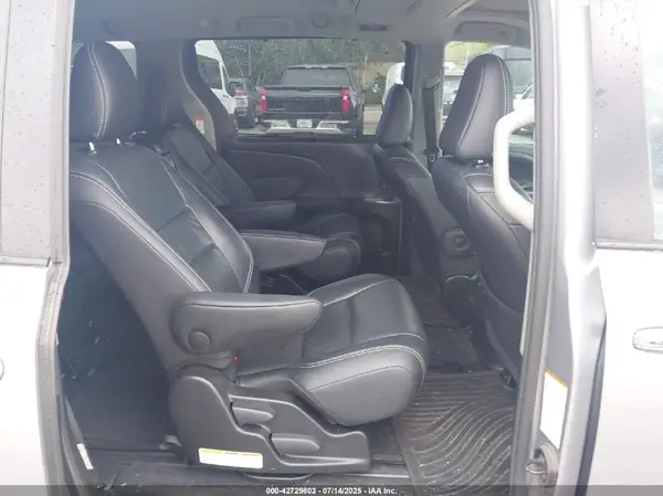 5TDXZ3DC4HS880185 2017 TOYOTA SIENNA - Image 8