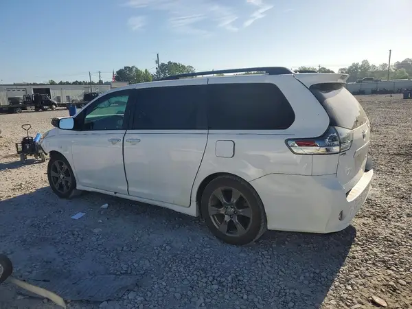 5TDXZ3DC4HS881949 2017 TOYOTA SIENNA - Image 2