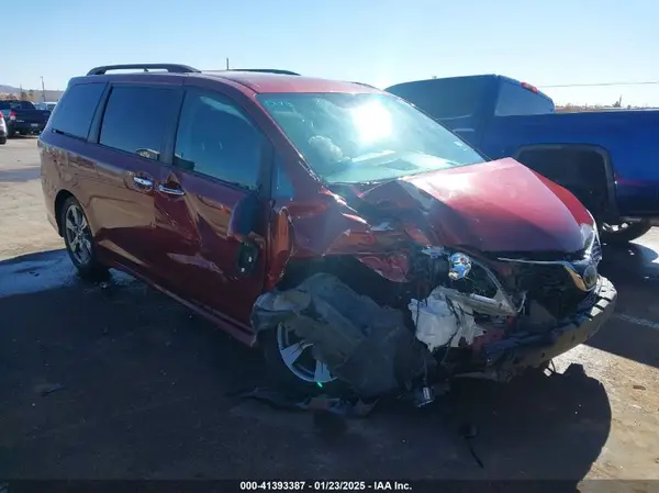 5TDXZ3DC4JS911408 2018 TOYOTA SIENNA - Image 1