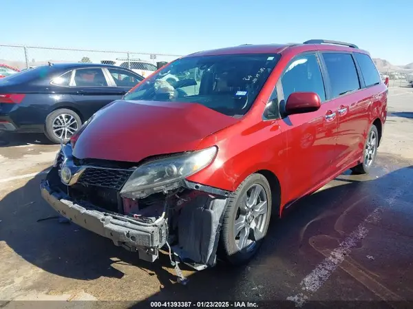 5TDXZ3DC4JS911408 2018 TOYOTA SIENNA - Image 2