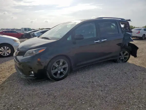 5TDXZ3DC4JS916138 2018 TOYOTA SIENNA - Image 1