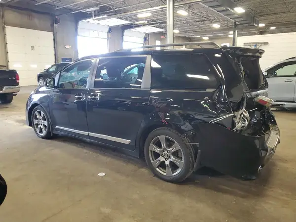 5TDXZ3DC4JS942691 2018 TOYOTA SIENNA - Image 2