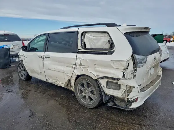 5TDXZ3DC4JS952735 2018 TOYOTA SIENNA - Image 2