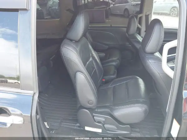 5TDXZ3DC4JS953822 2018 TOYOTA SIENNA - Image 8