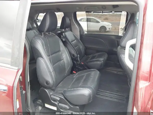 5TDXZ3DC4JS961452 2018 TOYOTA SIENNA - Image 8