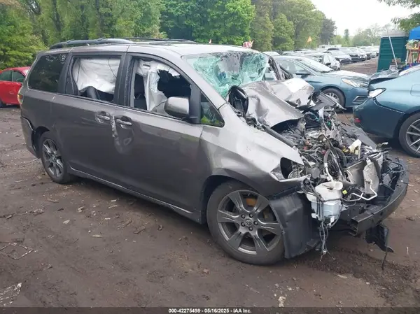5TDXZ3DC4KS014221 2019 TOYOTA SIENNA - Image 1