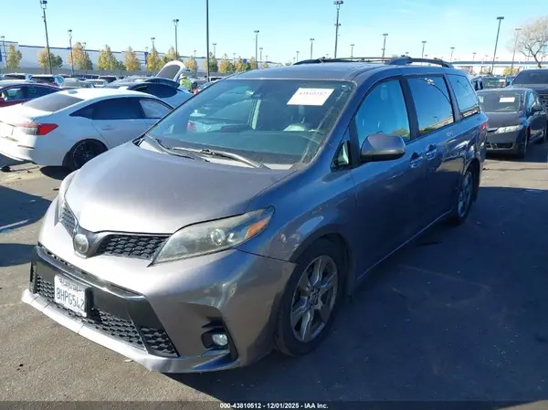 5TDXZ3DC4KS972761 2019 TOYOTA SIENNA - Image 2