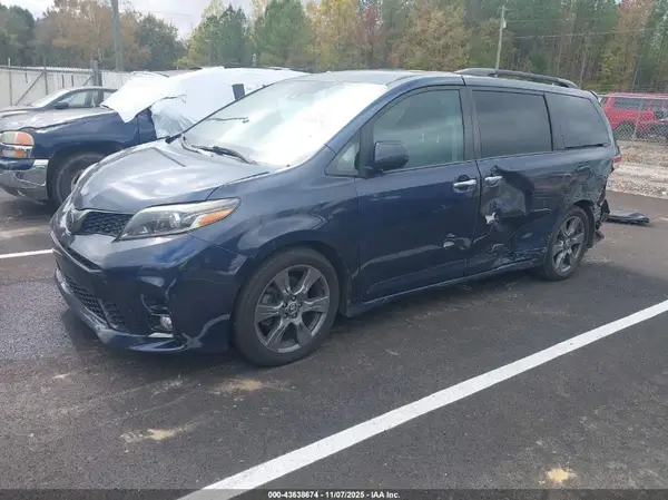 5TDXZ3DC4KS977488 2019 TOYOTA SIENNA - Image 2