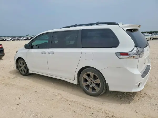 5TDXZ3DC4LS046426 2020 TOYOTA SIENNA - Image 2