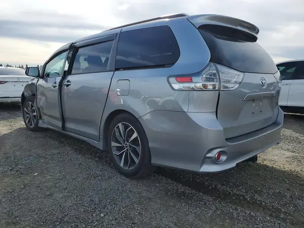 5TDXZ3DC5HS766597 2017 TOYOTA SIENNA - Image 2