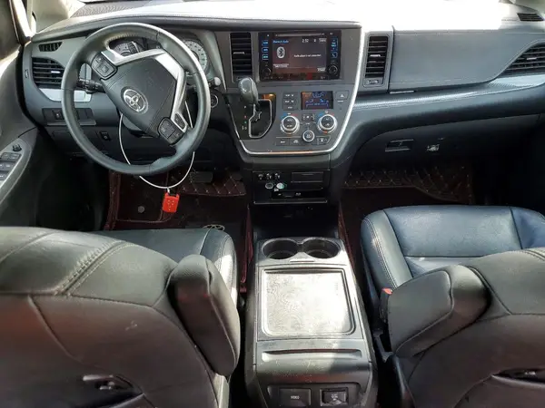 5TDXZ3DC5HS766597 2017 TOYOTA SIENNA - Image 8