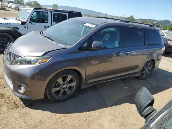 5TDXZ3DC5HS766941 2017 TOYOTA SIENNA - Image 1