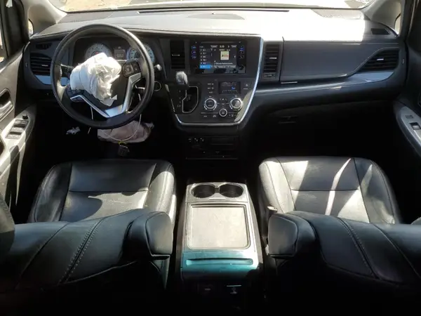 5TDXZ3DC5HS766941 2017 TOYOTA SIENNA - Image 8