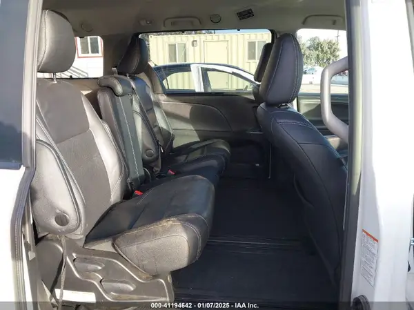 5TDXZ3DC5HS767636 2017 TOYOTA SIENNA - Image 8