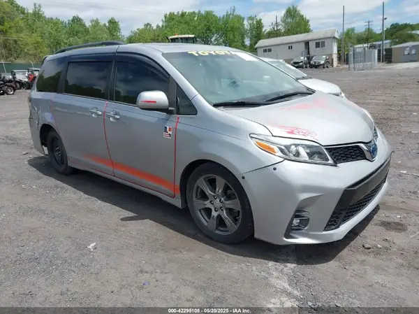 5TDXZ3DC5HS777793 2017 TOYOTA SIENNA - Image 1