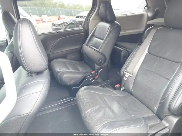 5TDXZ3DC5HS777793 2017 TOYOTA SIENNA - Image 8